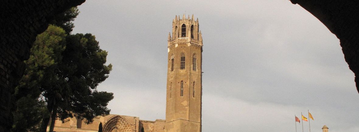 Turm der Seu Vella, die alte Kathedrale in meiner Heimatstadt Lleida, in Katalonien
