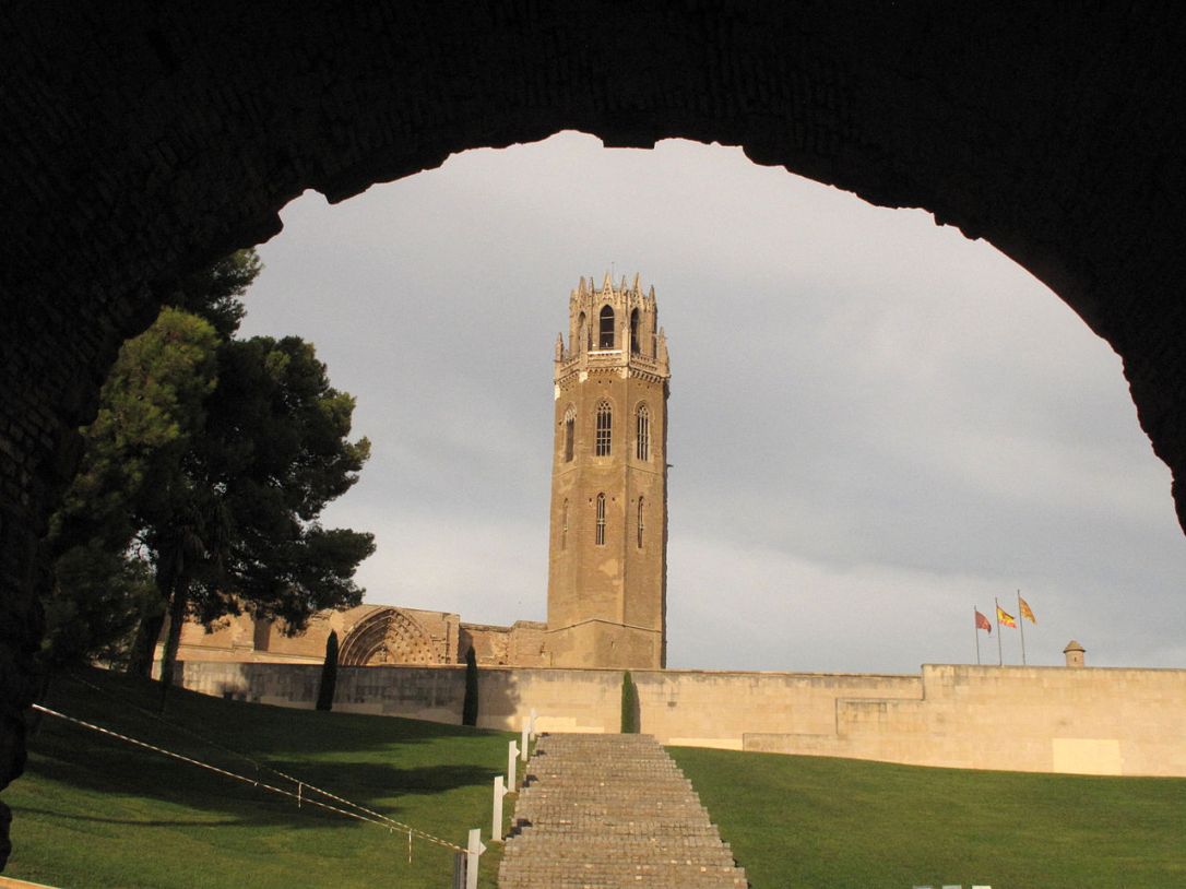 Turm der Seu Vella, die alte Kathedrale in meiner Heimatstadt Lleida, in Katalonien